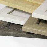 Wasserresistente Rahmentüren auf Gehrung mit 45°, 90° Verbindung oder mit Innenprofil montiert, Polypropylen und Laminat als Holzrepro.